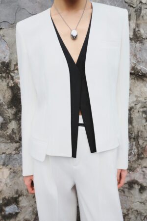 Cropped-Long-Sleeved-Twill-Crepe-Blazer-Hobb-alleiz-11