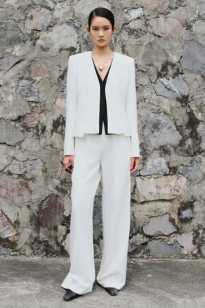 Cropped-Long-Sleeved-Twill-Crepe-Blazer-Hobb-alleiz-12