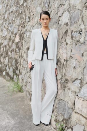 Cropped-Long-Sleeved-Twill-Crepe-Blazer-Hobb-alleiz-13