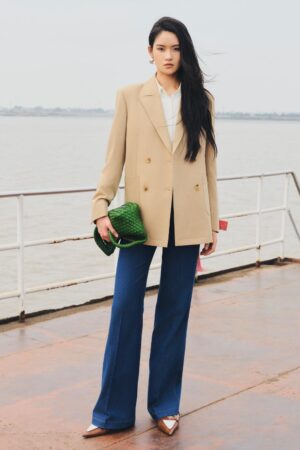 Straight-Peak-Lapel-Twill-Blazer-Hobb-alleiz-7