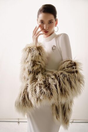 Straight-Long-Sleeved-Faux-Fur-Coat-White-Plan-alleiz-1