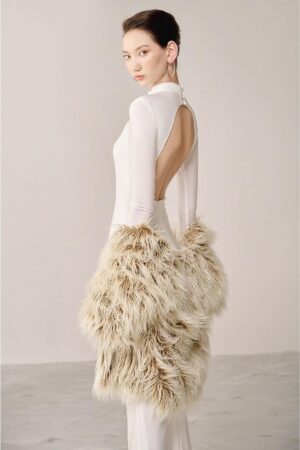 Straight-Long-Sleeved-Faux-Fur-Coat-White-Plan-alleiz-2